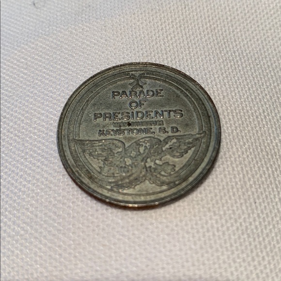 2-Vintage coins Medicine bow wyo dia jubilee coin. 1891-1966. + Mt Rushmore S.D. - Picture 4 of 4